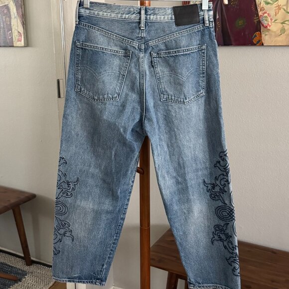 Levi's Made & Crafted - Embroidered Barrel Crop Jeans in Medium Wash - Picture 10 of 16